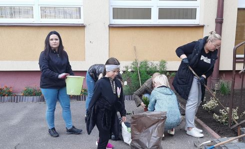 Jesien zawitala do przyszkolnych ogrodkow3