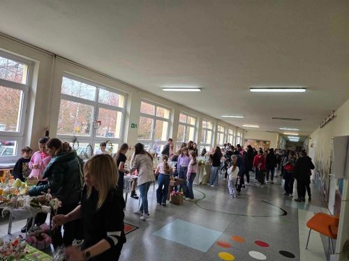 Kiermasz wiosenno - wielkanocny w SP7 (1)