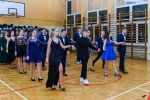 Uczniowie Szkoły Podstawowej nr 7 w Koninie podczas balu ósmoklasisty