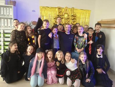 Uczniowie Szkoly Podstawowej nr 7 w Koninie podczas balu karnawalowego (4)