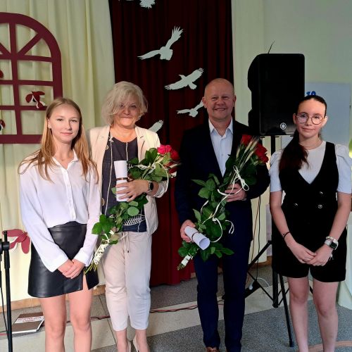 Uroczyste zakonczenie roku szkolnego dla klasy osmej.jpg7