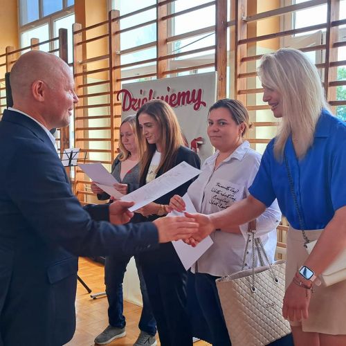 Uroczyste zakonczenie roku szkolnego dla klas 1-3.jpg4