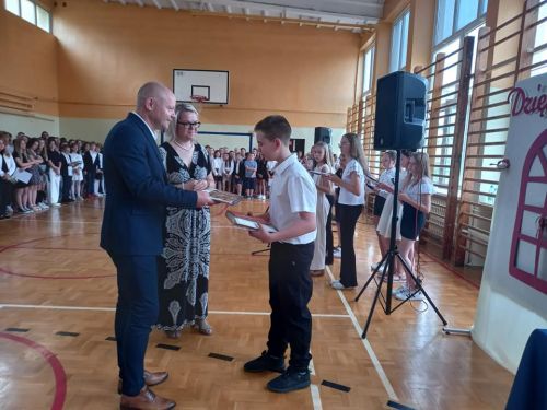 Uroczyste zakonczenie roku szkolnego dla klas 4-6.jpg4