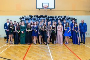 Uczniowie Szkoly Podstawowej nr 7 podczas balu osmoklasisty (13)