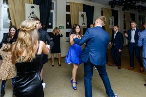 Uczniowie Szkoly Podstawowej nr 7 podczas balu osmoklasisty (8)
