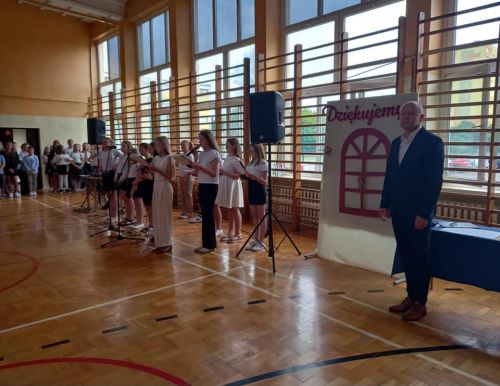 Uroczyste zakonczenie roku szkolnego dla klas 4-6.jpg2