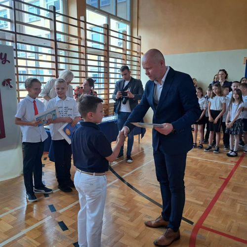 Uroczyste zakonczenie roku szkolnego dla klas 1-3.jpg5