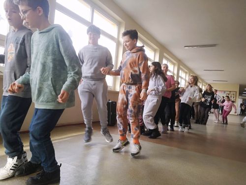 Uczniowie Szkoly Podstawowej nr 7 tancza belgijke (6)